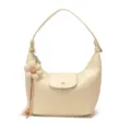 Borsa hobo minimalista beige a forma di raviolo con ciondolo floreale per tutti i giorni. - Bianco avorio