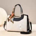 Schicke bestickte Damenhandtasche mit Tuch, elegante PU Leder Umhängetasche für Damen. - Schwarz