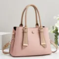 Elegante rosa-beige Damenhandtasche Detailansicht mit feinen Metallbeschlägen und Nähten. - 28x12x20cm (Griff 15cm) / Rosa