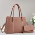 Elegante Damen Leder Handtasche und Umhängetasche Set mit Henkel und schicken Metalldetails. - Rosa