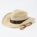Vista detallada de un sombrero de vaquero occidental de paja tejida con banda de cuero y barbiquejo. - Adulto 57cm / Beige