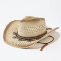 Westlicher Stroh-Cowboyhut mit atmungsaktivem Lochdesign, Lederband und türkisfarbenen Anhängern. - Erwachsene 57cm / Farbverlauf 4