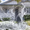 Décoration de toile d'araignée d'Halloween fausses toiles avec araignées en plastique accessoires - 20g (Inclus 2 Araignées) / Blanc