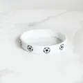 Braccialetto in silicone bianco con stampa calcio, variante sportiva ideale per i tifosi. - Bianco