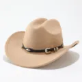 Primo piano del cappello in feltro classico con cintura in pelle nera e fibbia metallica. - M（56-58cm） / Cammello