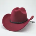 Vista dettagliata del cappello da cowboy western in feltro bordeaux con elegante fascia intrecciata. - M（56-58cm） / Borgogna