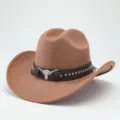Dettaglio cappello da cowboy occidentale con tesa larga, feltro marrone e teschio di toro. - 56-58cm / Kaki