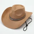 Retro bruine suède cowboyhoed met metalen klinknagels en verstelbaar winddicht touw voor buiten. - M (56-58cm) / Khaki