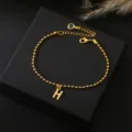 Elegante gouden letter H kraal ketting armband voor vrouwen, modieuze koperen sieraden. - Letter H