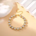 Goudkleurige strass tennisarmband met sprankelende heldere kristallen en verstelbare verlengketting. - Armband (Koperen Armband) / 8mm, 16+5cm / 18K Goud