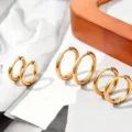 Gouden titanium staal hoop oorbellen set minimalistische kleine huggie sieraden set - Set van 3 Paren / Goud