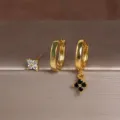 Vergulde klaver oorbellen set met kubieke zirkonia en zwarte edelsteen details. - 3-delige Set Stijl Zwart-witte Strass / 18K Verguld
