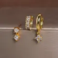 Goudkleurige koperen zirkonia oorbellen set van 3, met stijlvolle klaverhanger en ringen. - 3-delige Set Stijl 6 Witte Strass / 18K Verguld