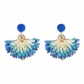 Boucles d'oreilles éventail en raphia fait main, bijoux de vacances floraux bleus ethniques. - Bleu
