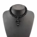 Girocollo con perle nere e croce dettaglio, gioiello con ciondolo cristallo stile gotico donna. - Nero