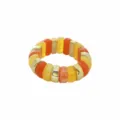 Vue détaillée de bracelet extensible en résine acrylique colorée et entretoises en métal - Style Entretoise Métallique Rendu Coloré (B3679)