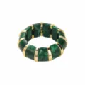 Grünes Harz und goldfarbenes Metall segmentiertes Armband Detailaufnahme, modisch. - Grün Marmor Patchwork Stil (B3600)