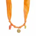 Oranger Stoffbänderkette mit süßem rotem Fisch und goldenen Blumen Anhängern für den Strand. - Orange