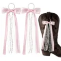 Breloques de bottes de cowboy de style occidental avec ruban à pois roses et perles élégantes. - Rose à pois