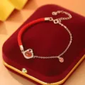 Rotes Kordelarmband mit Schlossanhänger, Kette Modeschmuck Geschenk für das Neujahr - Schlangen-Glücksbeutel-Armband / Roségold