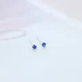 Minimalistische blaue Kristall Ohrstecker, Silber Stift für den Alltag und Ohrlochpflege. - 925er Silber / Blau
