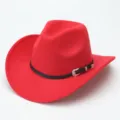 Vista dettagliata del cappello da cowboy rosso con fascia in pelle nera e fibbia. - M（56-58cm） / Rosso