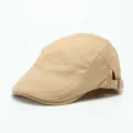 Klassieke beige platte pet detail met weefselstructuur en verstelbare metalen gesp band. - M (56-58cm) / Khaki