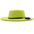 Nahaufnahme der hellgrünen Damen Wollfilz Schlapphut Fedora mit schwarzem Band und Quaste. - M / 56-58cm / Fluoreszierendes Grün