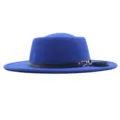 Blauer Wollfilz Fedora Hut mit schwarzem Lederriemen und pelzigem Kugel Dekor Details - M / 56-58cm / Saphirblau
