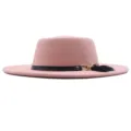 Rosa breiter Rand Wolle Fedora Hut mit schwarzem Ledergurt, Metallschnalle und Quasten Detail. - M / 56-58cm / Hellrosa