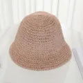 Primo piano dettagliato di un cappello da sole in paglia intrecciata beige. - M(56-58cm) / Rosa