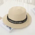 Chapeau paille plat beige femme, ruban dentelle noire, logo M metal, chapeau de plage ete. - M (56-58cm) / Beige