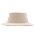 Weißer Wollflachhut Detail, weiche Textur, elegante breite Krempe für Damen Mode. - Beige
