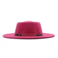 Rosa Wollfilz Fedora Hut mit schwarzem Ledergürtel Kette Detail Damen Winter Jazz Hut - M (56-58cm) / Fuchsia