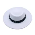 Nahaufnahme des weißen Filzhutes mit glänzendem, buntem Strassband für elegante Looks. - Erwachsene (56-58cm) / Weiß
