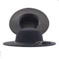 Schwarzer Wollfilz Hut mit breiter Krempe Damen Flachtop Jazz Kappe mit Gürtel. - M / 56-58cm / Schwarz