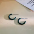 Grüne Emaillierte S999 Silber C-förmige Ohrstecker, Minimalistischer Täglicher Ohrschmuck. - 990 Silber / Dunkelgrüne Emaille C-Form Ohrstecker