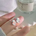S925 Sterlingsilber unregelmäßige bunte Stein Ohrstecker am Hand getragen für Damen Mode. - Unregelmäßiger Stil (YC8402E) / Silber (Opal)