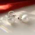 Elegante S925 Sterlingsilber weiße Perle Huggie Ohrringe vintage Ohrstecker für Damen. - Perle Weißgold