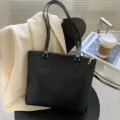 Zwarte PU lederen tote bag, elegante grote schoudertas voor dames dagelijks gebruik - Zonder hanger / Zwart