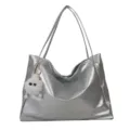 Grand sac cabas souple en cuir argenté avec pendentif en peluche mignon pour femme style quotidien - Avec Pendentif / Argent