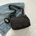 Elegante bolso bandolera de nailon negro acolchado con monedero pequeno, bolso para mujer. - Negro