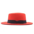 Detailaufnahme roter flacher Fedora Hut, Vintage Wollfilz Hut mit schwarzer Schleife. - Kinder (52-54cm) / Rot