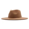 Nahaufnahme zeigt die detaillierte Textur des braunen Woll-Fedora-Hutes mit breiter Krempe. - Erwachsene 56-58cm / Khaki