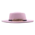 Rosa Wollfilz Fedora Hut mit schwarzem Lederband und stilvollem Metall Fischgräten Dekor. - M (56-58cm) / Rosa