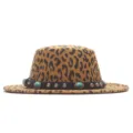 Sombrero fedora plano de lana con estampado de leopardo y banda de cuero tachonada. - M (56-58cm) / Amarillo jengibre