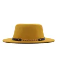 Klassischer gelber Wollfedora Hut mit schwarzem Lederriemen und goldener Kette für Winter. - M (56-58cm) / Gelb