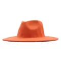 Detaillierte Nahaufnahme des orangefarbenen Filzhutes mit breiter Krempe, Herbst Mode. - Erwachsene 56-58cm / Orange