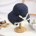 Chapeau de paille d'été bleu marine pour femme avec nœud crocheté beige, protection solaire. - M (56-58cm) / Bleu marine