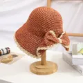 Chapeau de paille crocheté à la main pour femme élégant chapeau bob marron anti-soleil. - M (56-58cm) / Rouge rouille